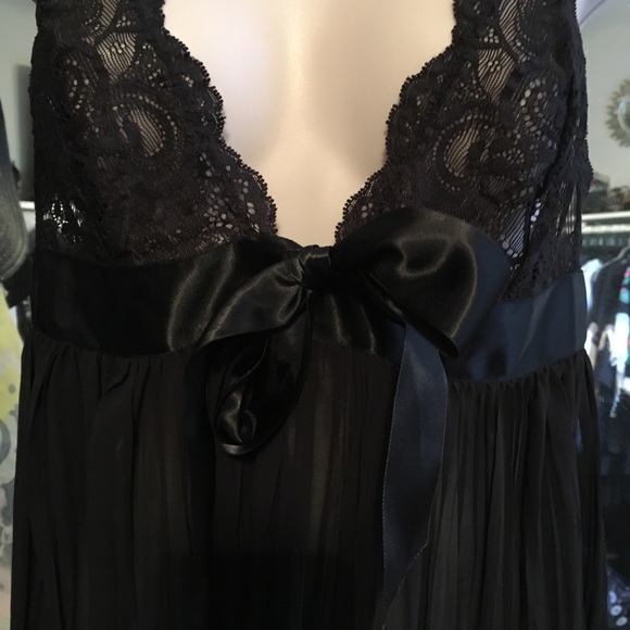 Victoria’s Secret M black lace pleated babydoll - Picture 2 of 5